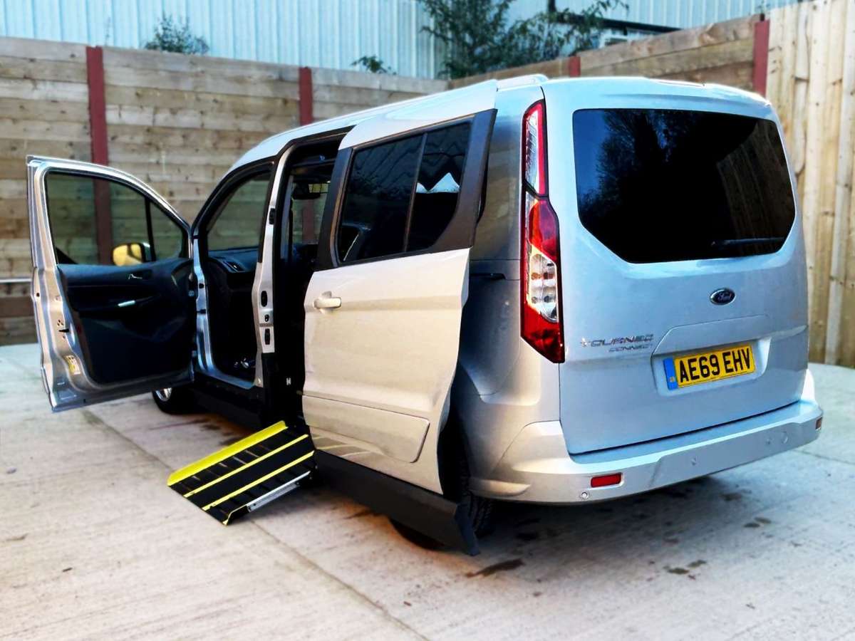 Check out this Ford Grand Tourneo Connect 2019 Diesel Automatic