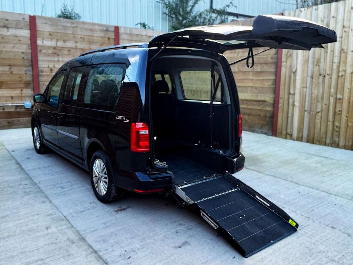 Check out this Volkswagen Caddy Maxi Life 2018 Petrol Manual