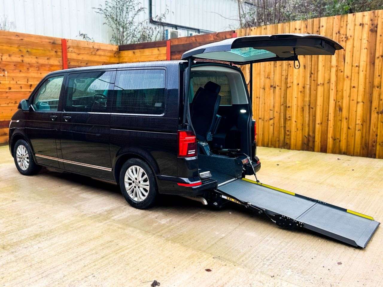 A 2021 VOLKSWAGEN CARAVELLE Passenger Up Front / Driver Transfer Auto Wheelchair Accessible Disabled Ac A 2021 VOLKSWAGEN CARAVELLE Passenger Up Front / Driver Transfer Auto Wheelchair Accessible Disabled Ac