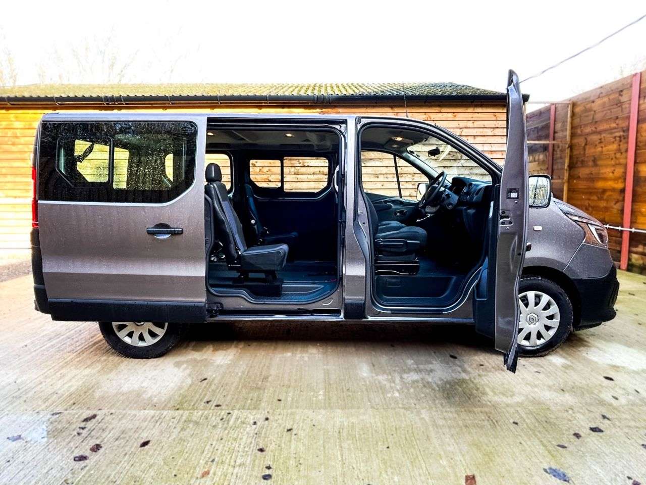 2021 RENAULT TRAFIC 2021 RENAULT TRAFIC