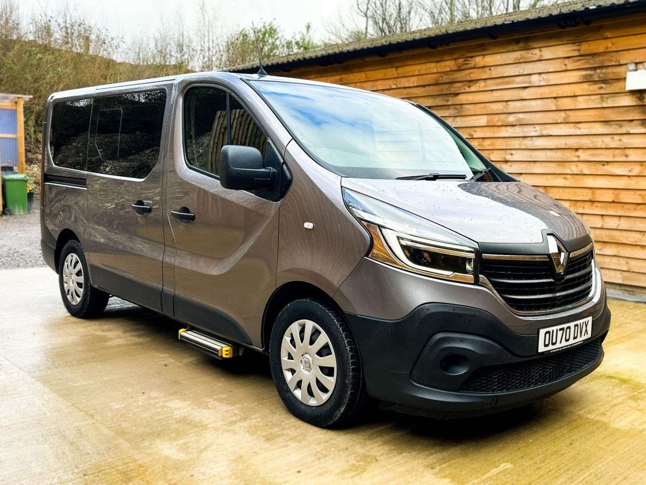 A 2020 RENAULT TRAFIC 5 Seat Auto Wheelchair Accessible Disabled Access Vehicle WAV A 2020 RENAULT TRAFIC 5 Seat Auto Wheelchair Accessible Disabled Access Vehicle WAV