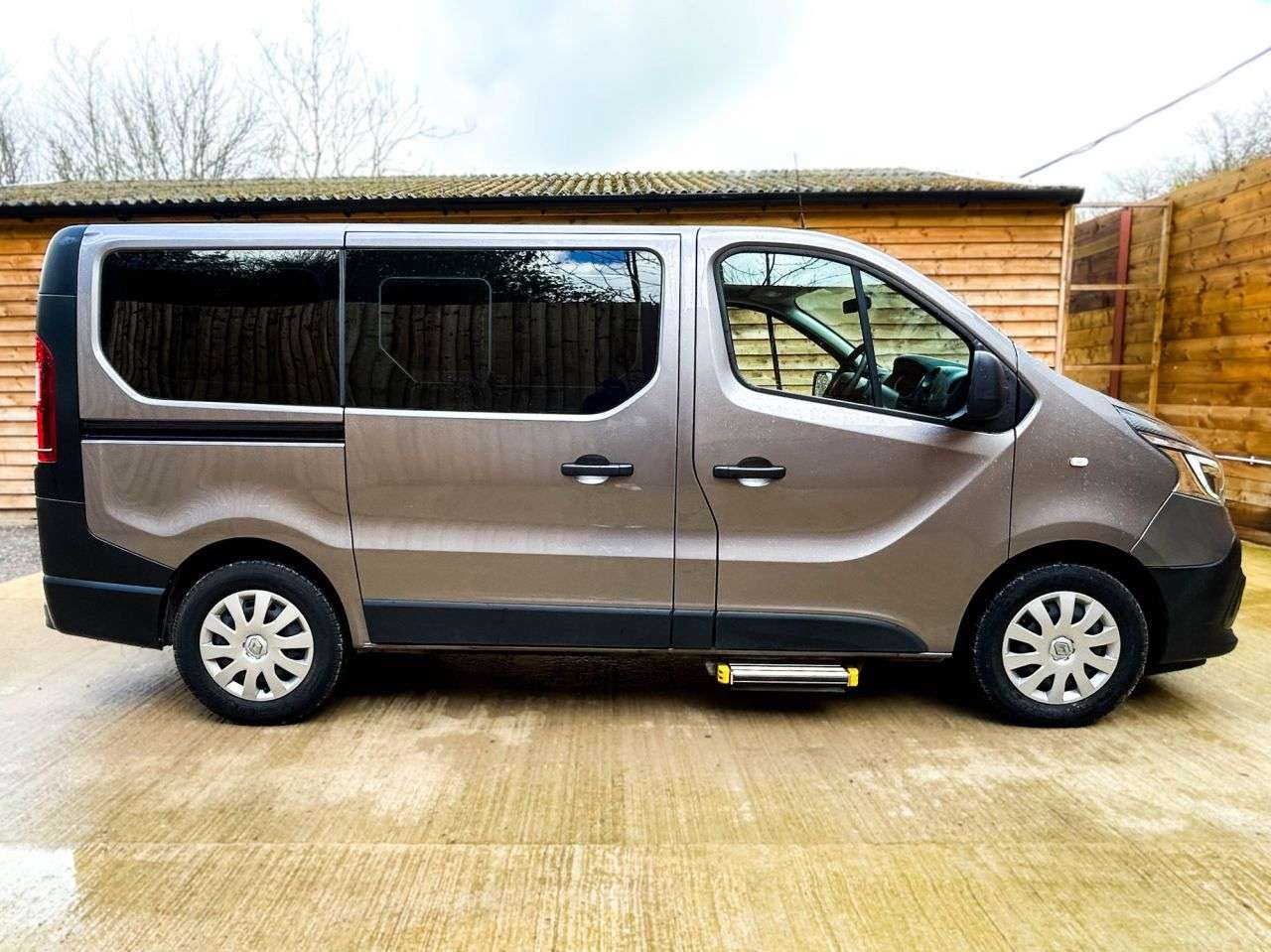 A 2020 RENAULT TRAFIC 5 Seat Auto Wheelchair Accessible Disabled Access Vehicle WAV A 2020 RENAULT TRAFIC 5 Seat Auto Wheelchair Accessible Disabled Access Vehicle WAV