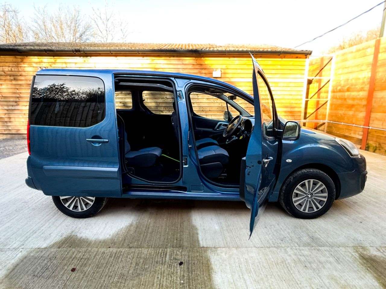 2015 PEUGEOT PARTNER TEPEE 2015 PEUGEOT PARTNER TEPEE