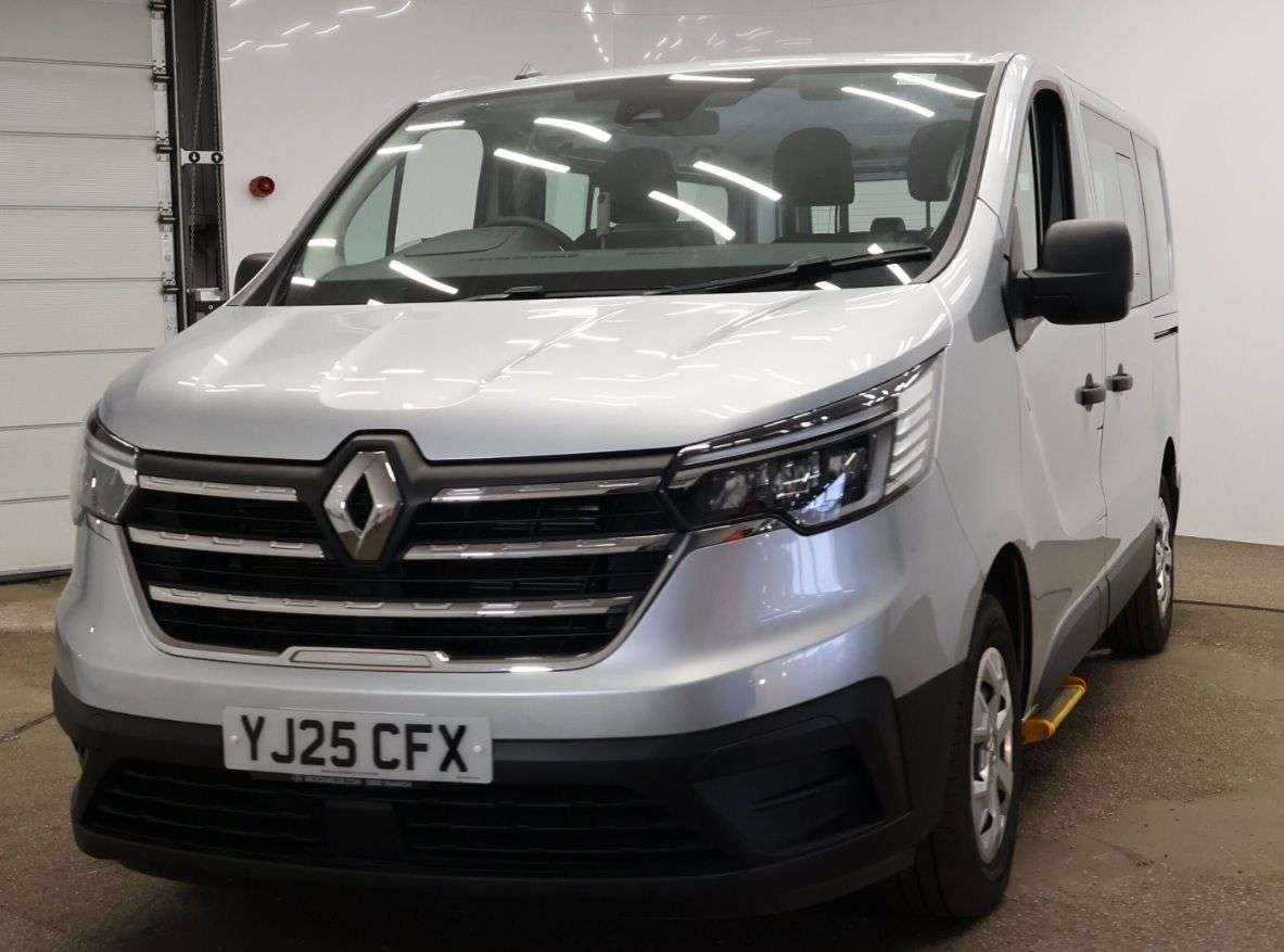 A 2025 RENAULT TRAFIC 4 Seat Wheelchair Accessible Disabled Access Vehicle WAV A 2025 RENAULT TRAFIC 4 Seat Wheelchair Accessible Disabled Access Vehicle WAV