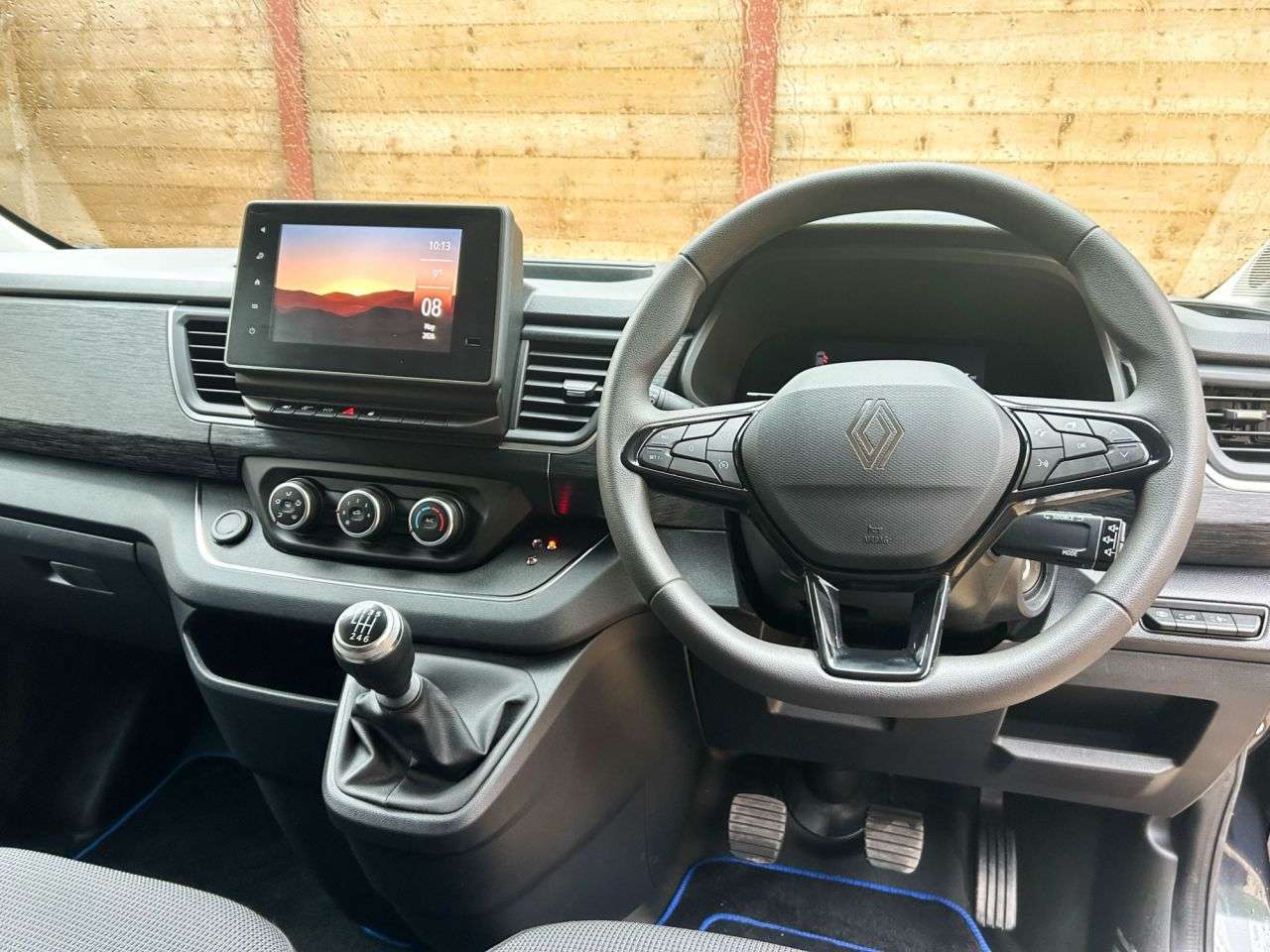 A 2025 RENAULT TRAFIC 4 Seat Wheelchair Accessible Disabled Access Vehicle WAV A 2025 RENAULT TRAFIC 4 Seat Wheelchair Accessible Disabled Access Vehicle WAV
