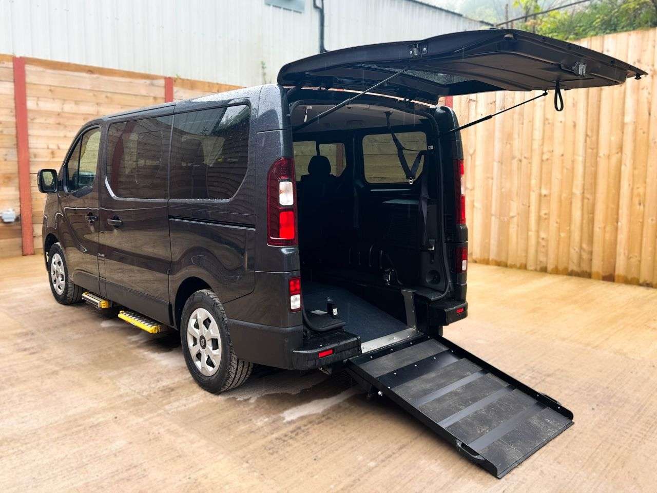 A 2025 RENAULT TRAFIC 4 Seat Wheelchair Accessible Disabled Access Vehicle WAV A 2025 RENAULT TRAFIC 4 Seat Wheelchair Accessible Disabled Access Vehicle WAV