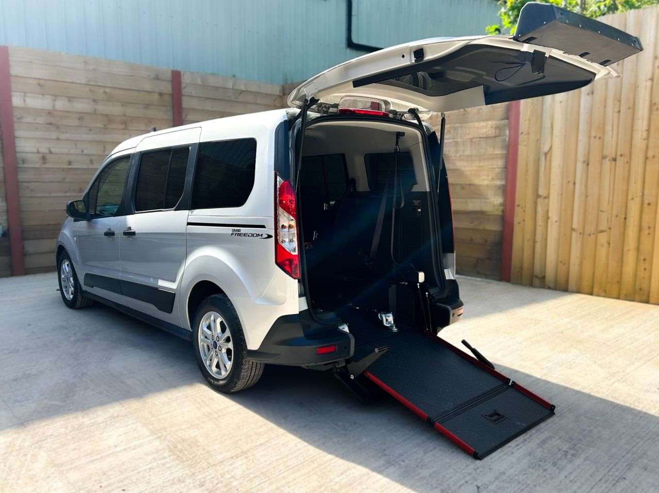 A 2022 FORD GRAND TOURNEO CONNECT 1.5 EcoBlue Zetec MPV 5dr Diesel Auto Euro 6 (s/s) (100 ps) A 2022 FORD GRAND TOURNEO CONNECT 1.5 EcoBlue Zetec MPV 5dr Diesel Auto Euro 6 (s/s) (100 ps)