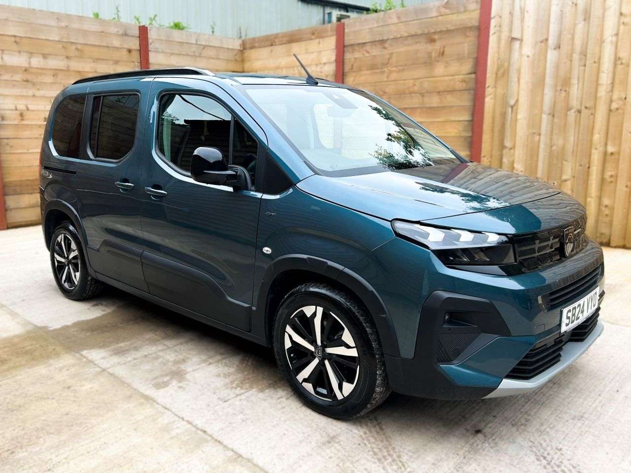 A 2024 PEUGEOT RIFTER 4 Seat Auto Wheelchair Accessible Disabled Access Vehicle WAV A 2024 PEUGEOT RIFTER 4 Seat Auto Wheelchair Accessible Disabled Access Vehicle WAV
