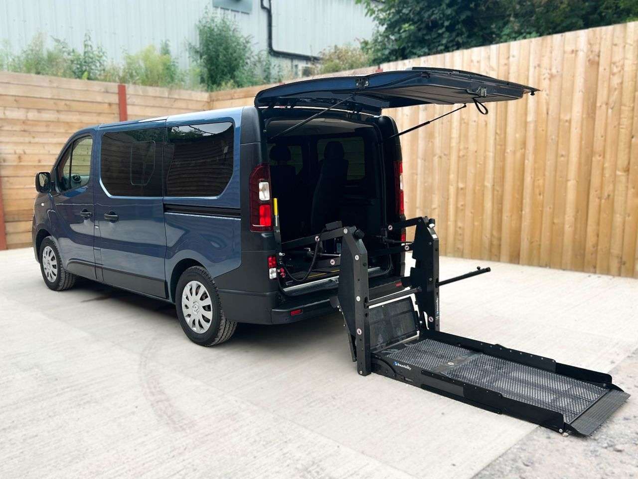 A 2019 RENAULT TRAFIC 7 Seat Wheelchair Accessible Disabled Access Vehicle WAV A 2019 RENAULT TRAFIC 7 Seat Wheelchair Accessible Disabled Access Vehicle WAV