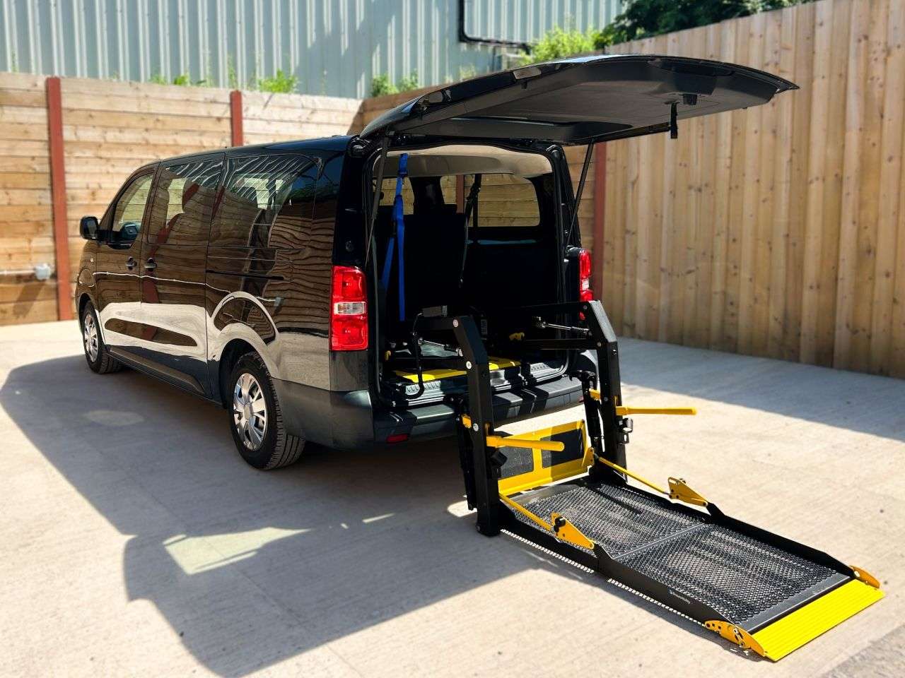 A 2021 VAUXHALL VIVARO LIFE ELECTRIC 6 / 9 Seat Wheelchair Accessible Disabled Access Vehicle WAV A 2021 VAUXHALL VIVARO LIFE ELECTRIC 6 / 9 Seat Wheelchair Accessible Disabled Access Vehicle WAV