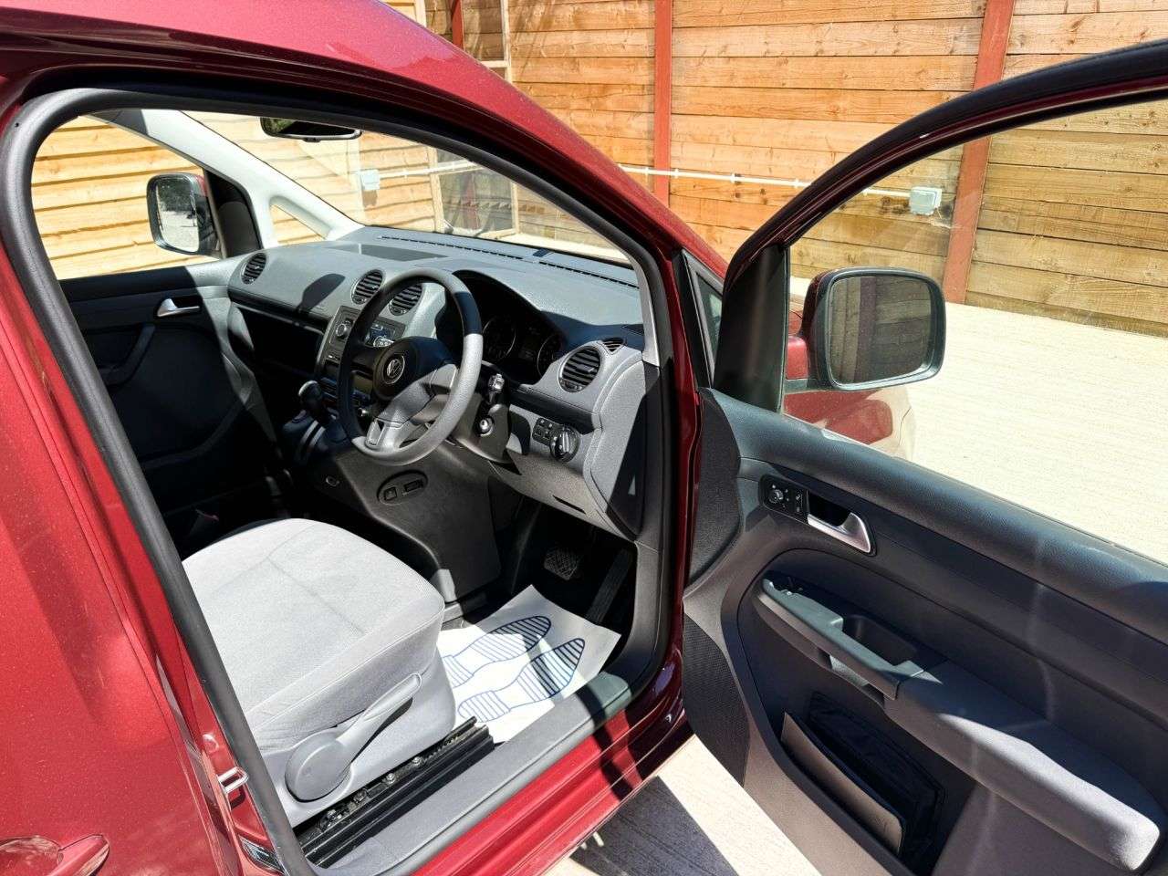 2014 VOLKSWAGEN CADDY LIFE 2014 VOLKSWAGEN CADDY LIFE