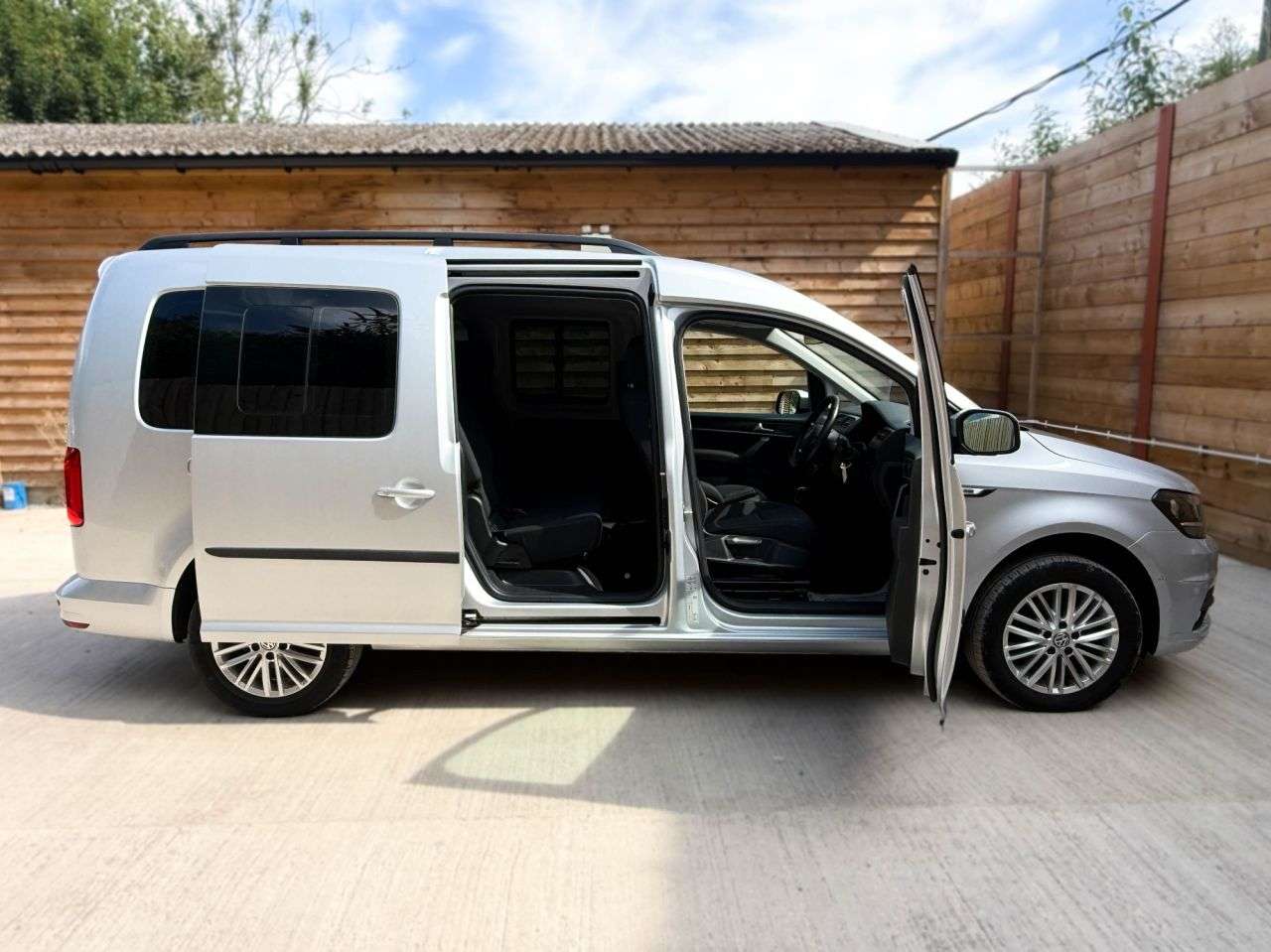 2021 VOLKSWAGEN CADDY MAXI LIFE 2021 VOLKSWAGEN CADDY MAXI LIFE