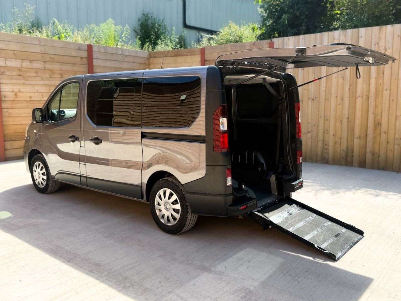 A 2019 RENAULT TRAFIC 5 Seat Wheelchair Accessible Disabled Access Vehicle WAV A 2019 RENAULT TRAFIC 5 Seat Wheelchair Accessible Disabled Access Vehicle WAV