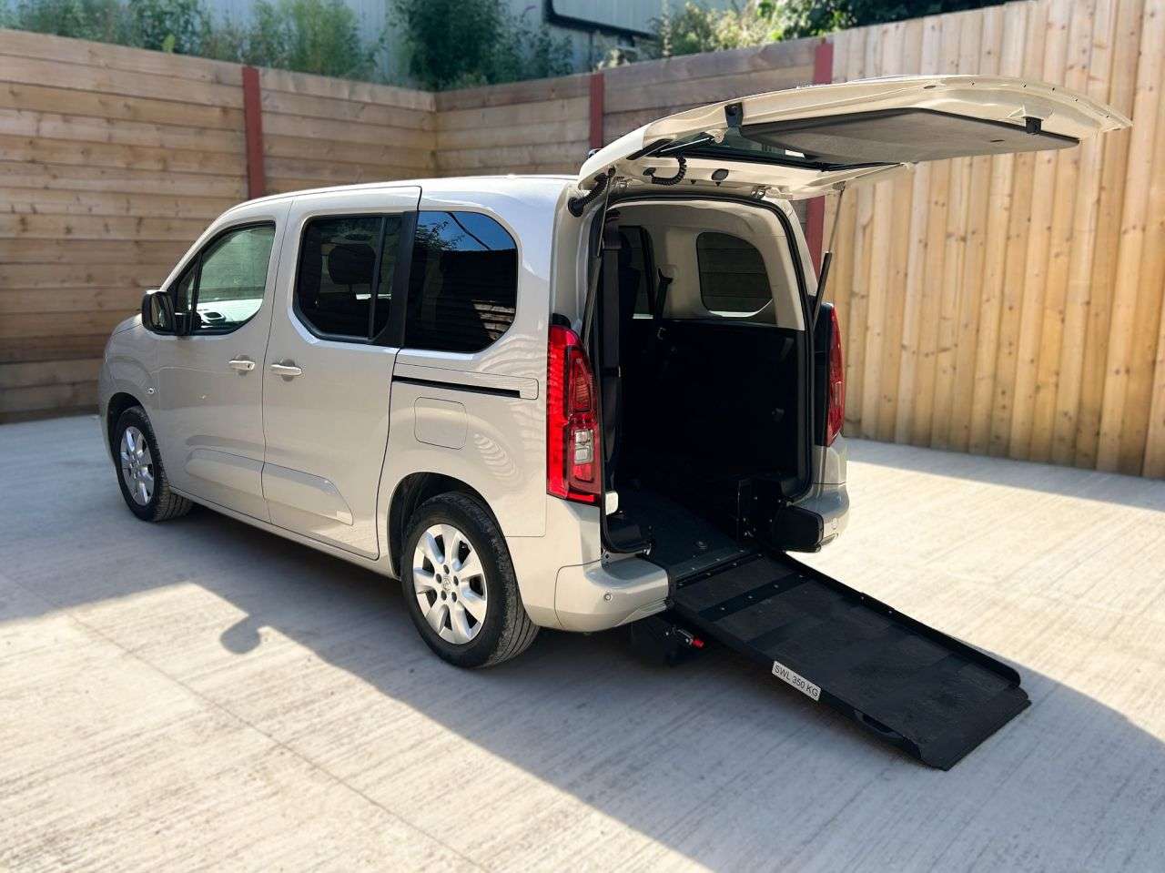A 2022 VAUXHALL COMBO LIFE 4 Seat Petrol Auto Wheelchair Accessible Disabled Access Vehicle WAV A 2022 VAUXHALL COMBO LIFE 4 Seat Petrol Auto Wheelchair Accessible Disabled Access Vehicle WAV