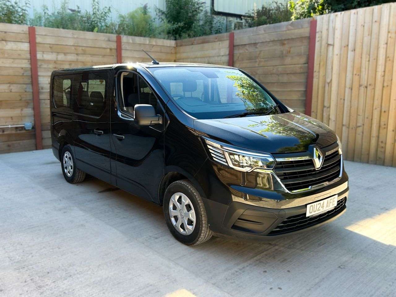 A 2024 RENAULT TRAFIC 6 Seat Wheelchair Accessible Disabled Access Vehicle WAV A 2024 RENAULT TRAFIC 6 Seat Wheelchair Accessible Disabled Access Vehicle WAV