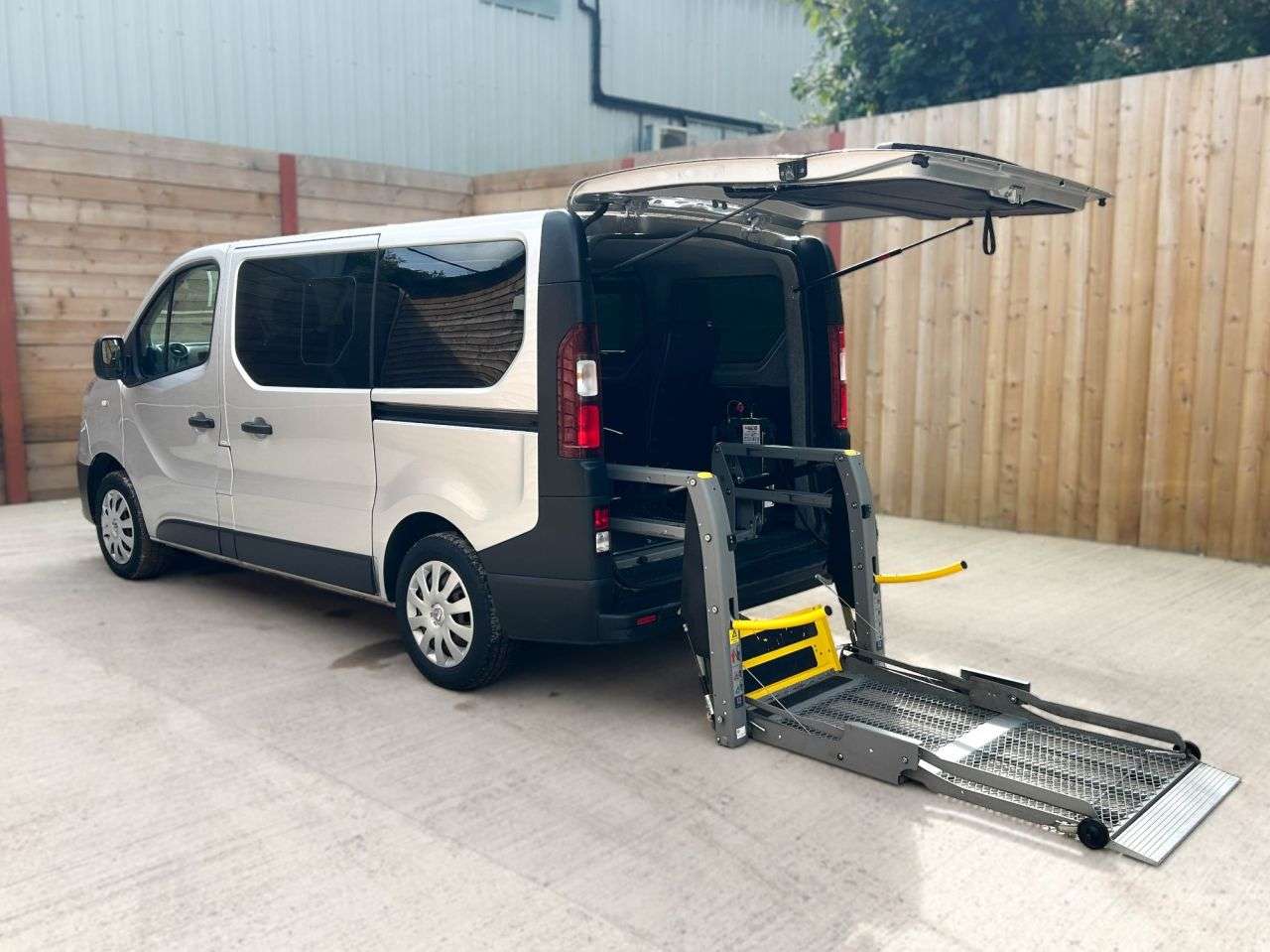 A 2019 RENAULT TRAFIC 4 Seat Wheelchair Accessible Disabled Access Vehicle WAV A 2019 RENAULT TRAFIC 4 Seat Wheelchair Accessible Disabled Access Vehicle WAV