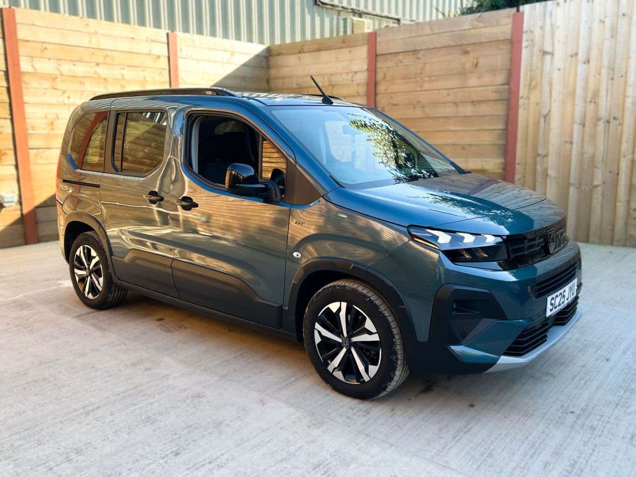 A 2025 PEUGEOT RIFTER 3 Seat Auto Wheelchair Accessible Disabled Access Vehicle WAV A 2025 PEUGEOT RIFTER 3 Seat Auto Wheelchair Accessible Disabled Access Vehicle WAV