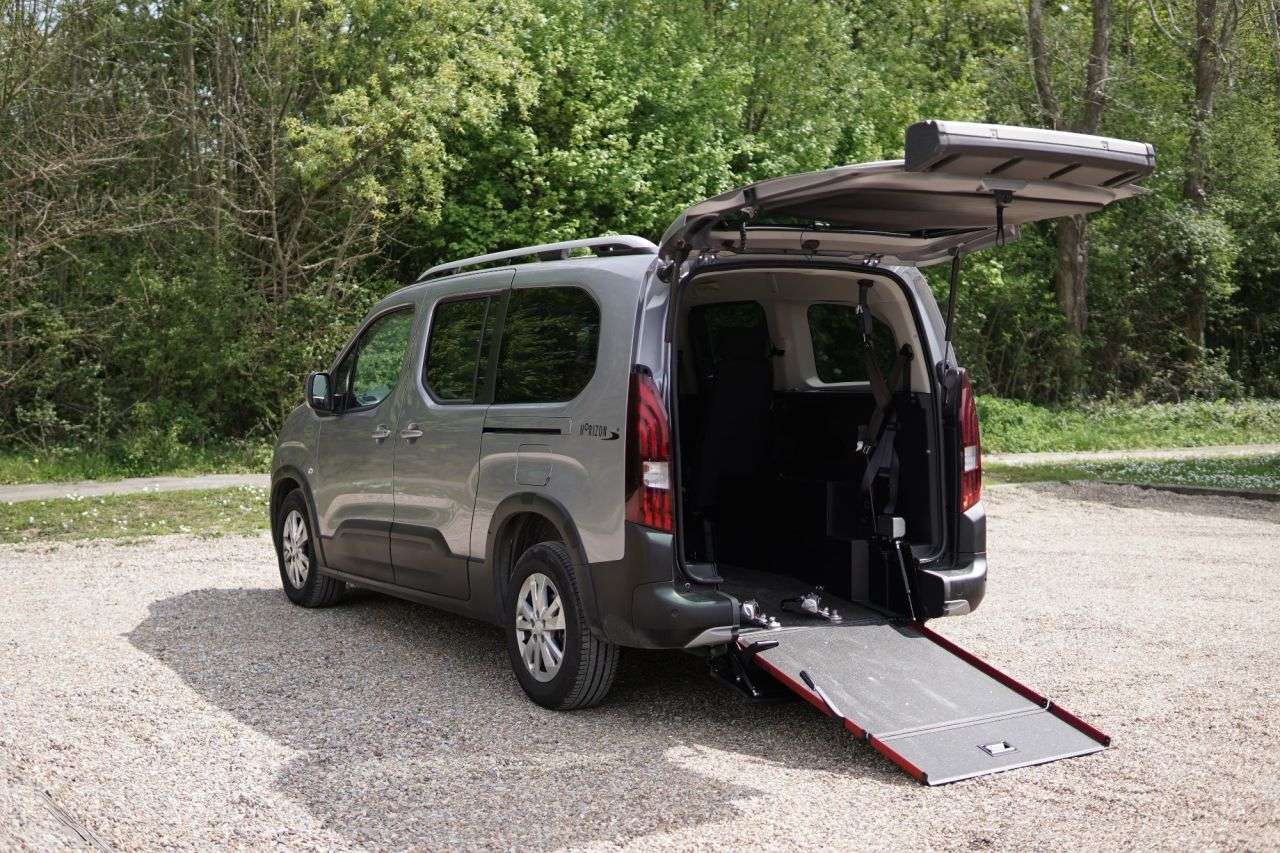 A 2021 PEUGEOT RIFTER L2 LWB 5 Seat Petrol Auto Wheelchair Accessible Disabled Access vehicle WAV A 2021 PEUGEOT RIFTER L2 LWB 5 Seat Petrol Auto Wheelchair Accessible Disabled Access vehicle WAV