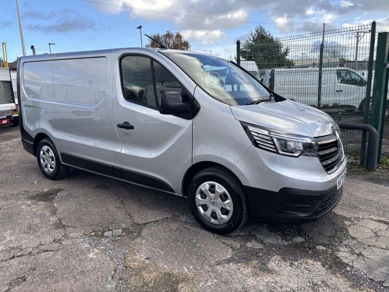 A 2022 RENAULT TRAFIC 2.0 dCi Blue SL28 Business Panel Van 5dr Diesel Manual L1 H1 Euro 6 (s/s) ( A 2022 RENAULT TRAFIC 2.0 dCi Blue SL28 Business Panel Van 5dr Diesel Manual L1 H1 Euro 6 (s/s) (