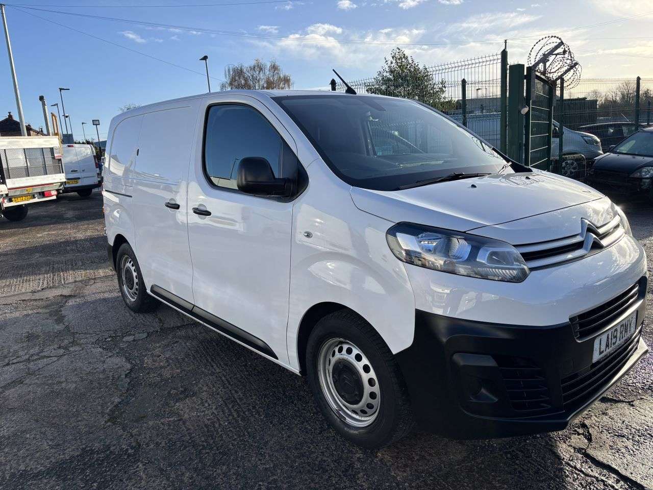 A 2019 CITROEN DISPATCH 1.5 BlueHDi 1000 Enterprise XS Panel Van 6dr Diesel Manual FWD 1 Euro 6 (s/ A 2019 CITROEN DISPATCH 1.5 BlueHDi 1000 Enterprise XS Panel Van 6dr Diesel Manual FWD 1 Euro 6 (s/