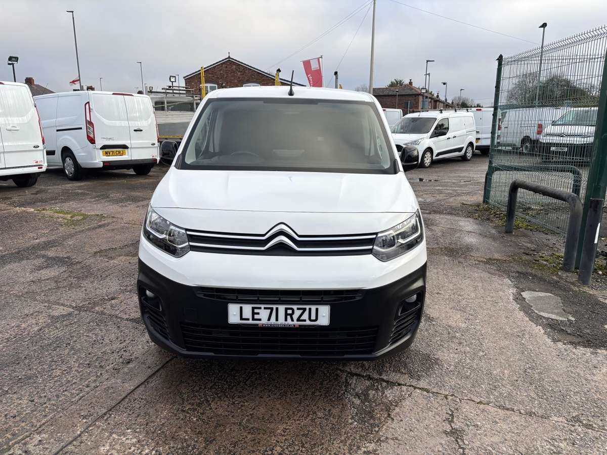 Check out this Citroen Berlingo 2022 Diesel Manual