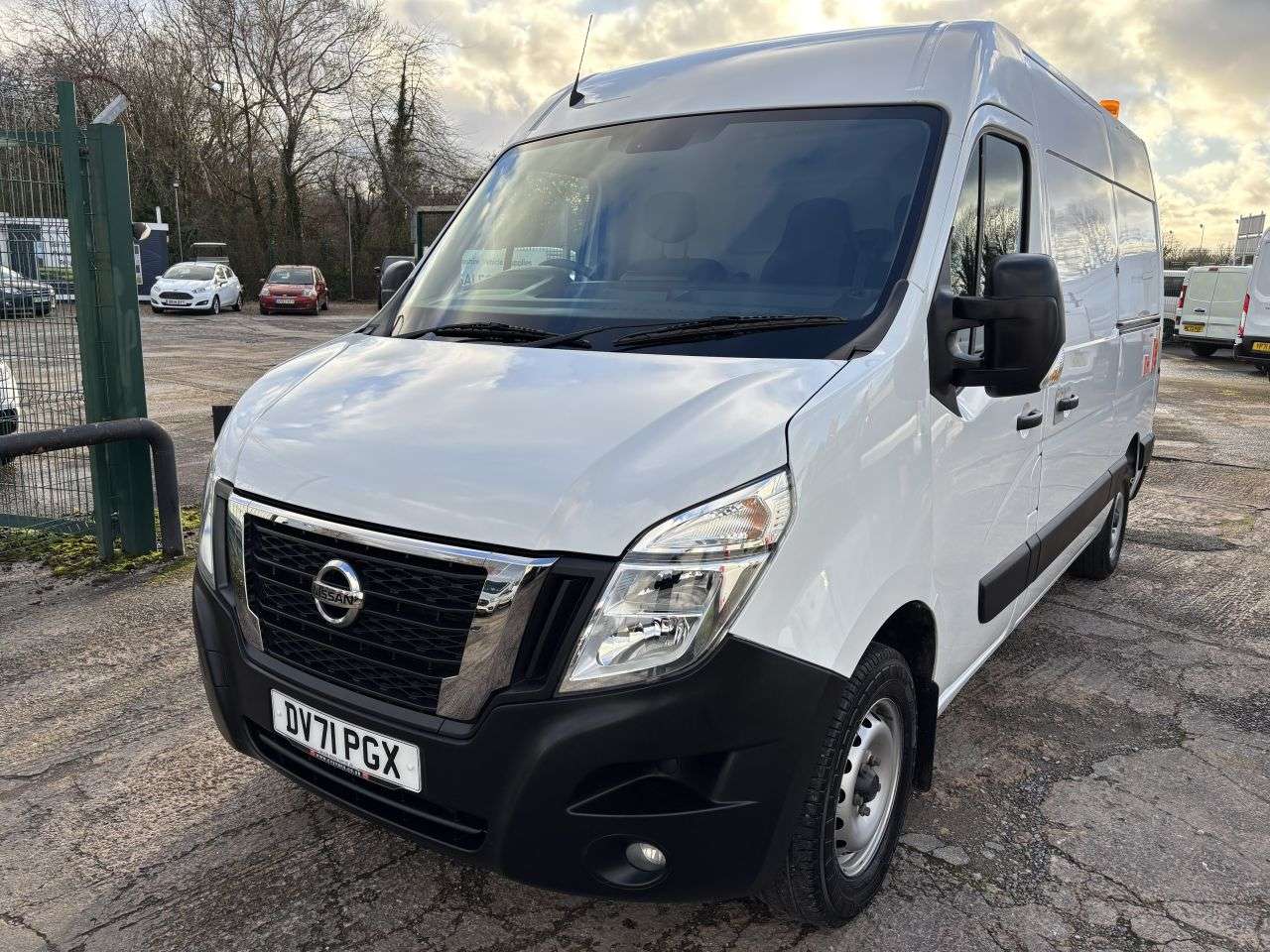 A 2021 NISSAN NV400 2.3 dCi 35 Tekna Panel Van 5dr Diesel Manual FWD L2 H2 Euro 6 (135 ps) REAR A 2021 NISSAN NV400 2.3 dCi 35 Tekna Panel Van 5dr Diesel Manual FWD L2 H2 Euro 6 (135 ps) REAR