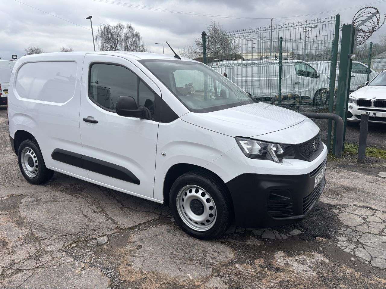 A 2023 PEUGEOT PARTNER 1.5 BlueHDi 1000 Professional Premium + Standard Panel Van 5dr Diesel Manua A 2023 PEUGEOT PARTNER 1.5 BlueHDi 1000 Professional Premium + Standard Panel Van 5dr Diesel Manua