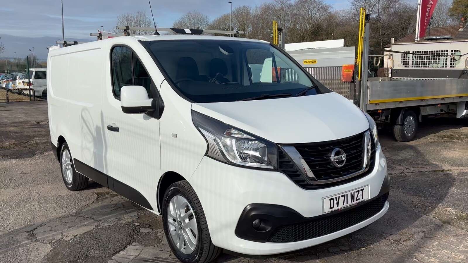 A 2021 NISSAN NV300 2.0 dCi 28 Tekna Panel Van 4dr Diesel Manual L1 H1 Euro 6 (120 ps) ROOF RAC A 2021 NISSAN NV300 2.0 dCi 28 Tekna Panel Van 4dr Diesel Manual L1 H1 Euro 6 (120 ps) ROOF RAC