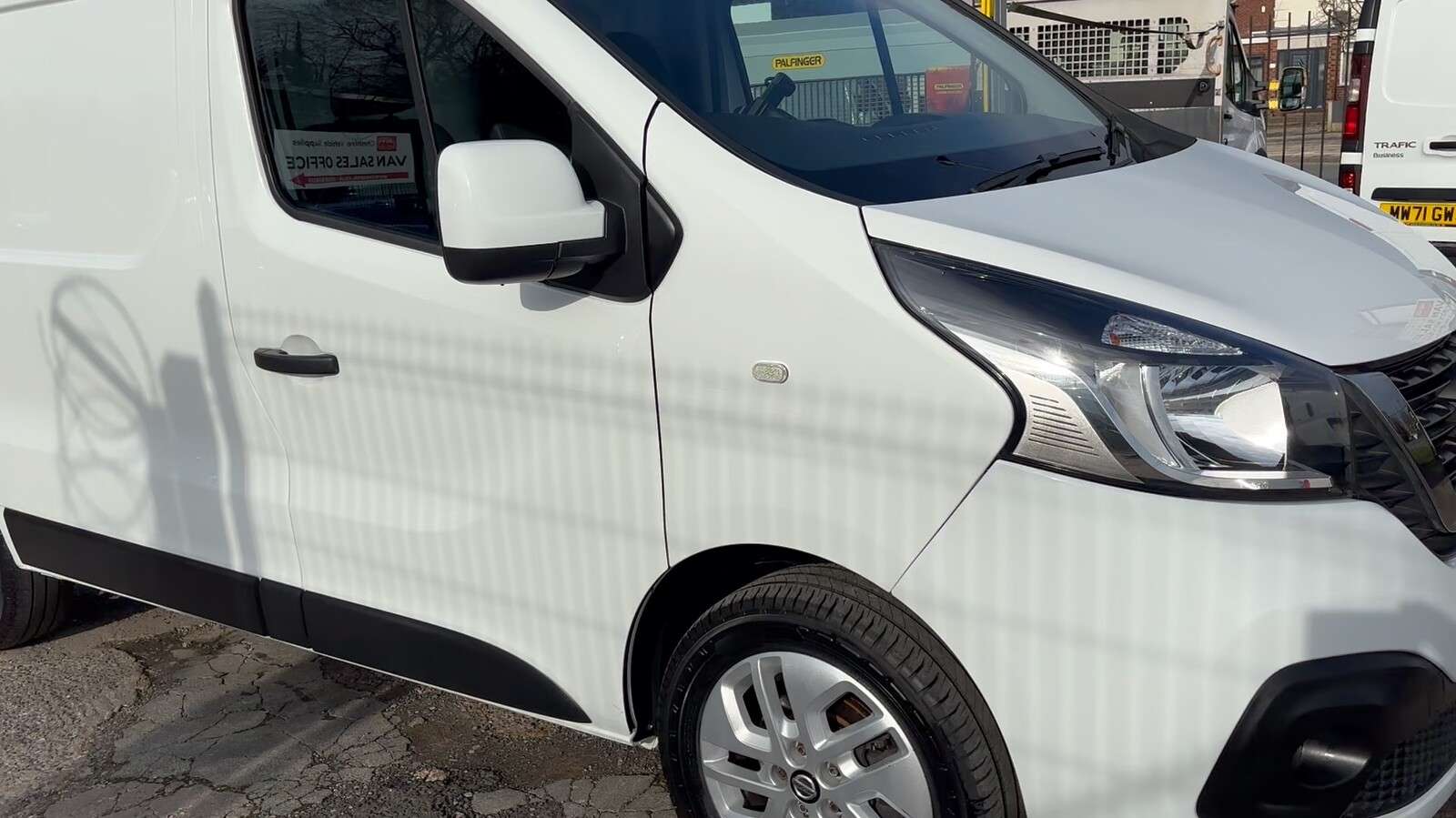 2021 NISSAN NV300 2021 NISSAN NV300