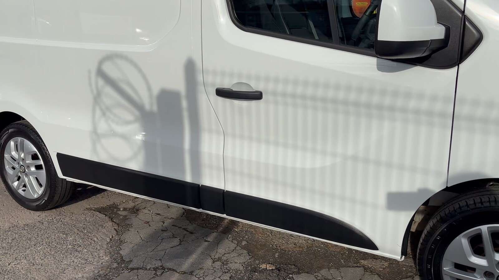 2021 NISSAN NV300 2021 NISSAN NV300