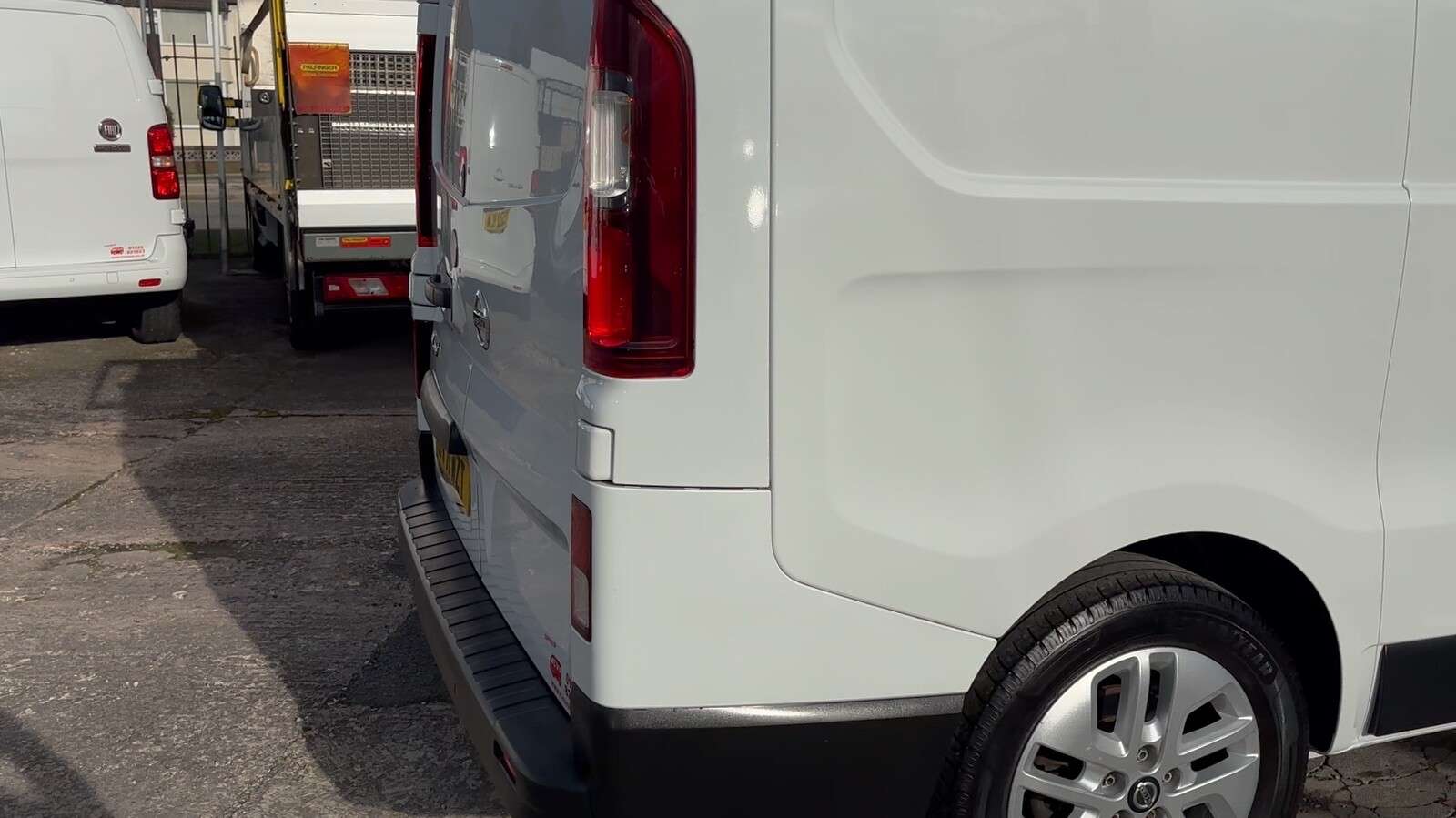 2021 NISSAN NV300 2021 NISSAN NV300