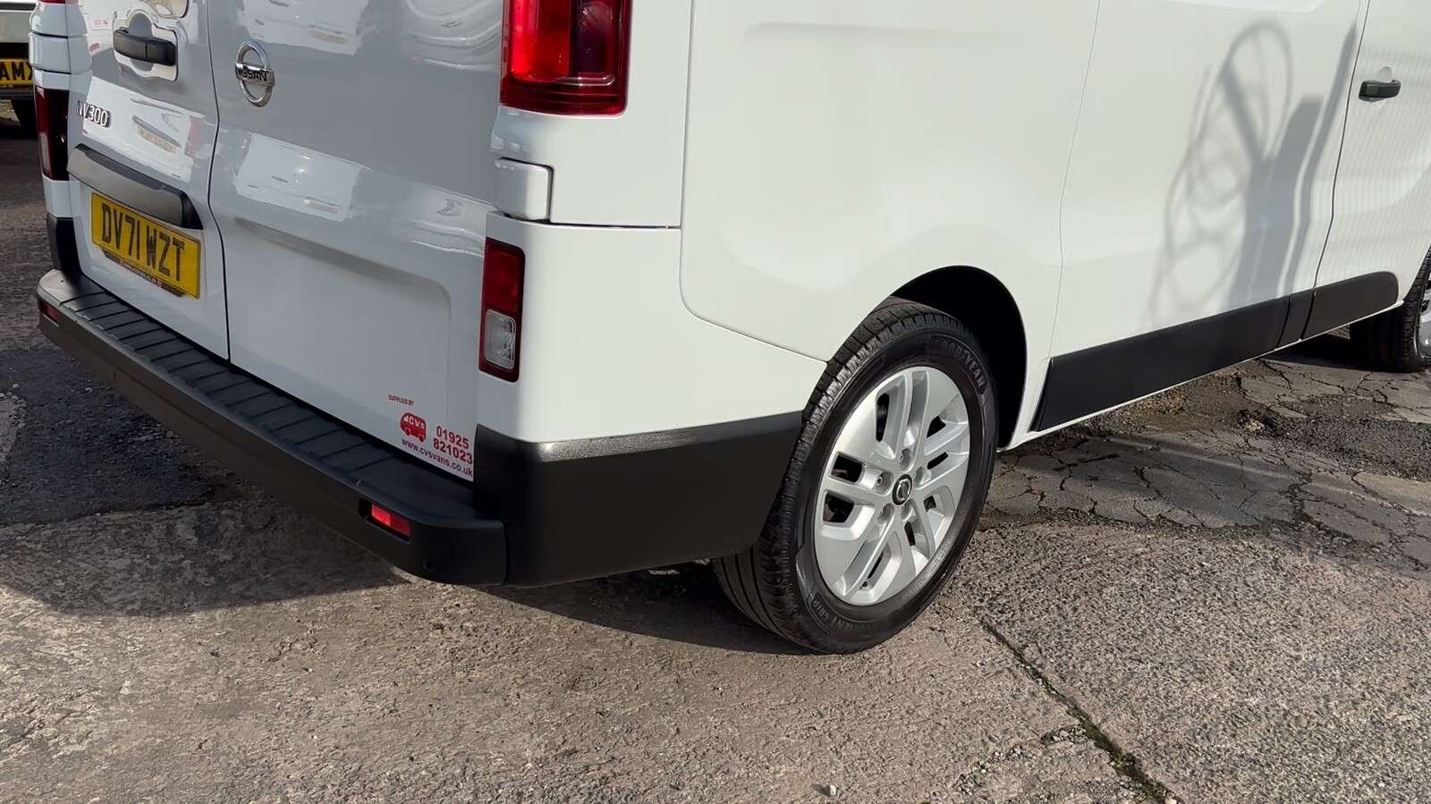 2021 NISSAN NV300 2021 NISSAN NV300