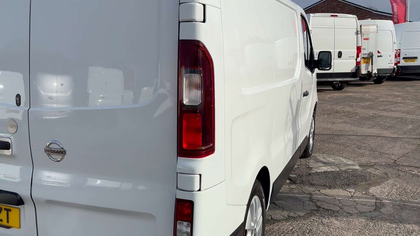 2021 NISSAN NV300 2021 NISSAN NV300