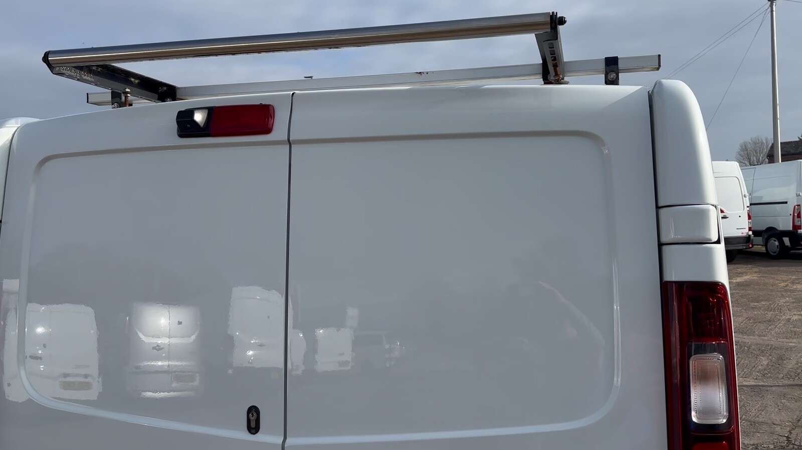 2021 NISSAN NV300 2021 NISSAN NV300