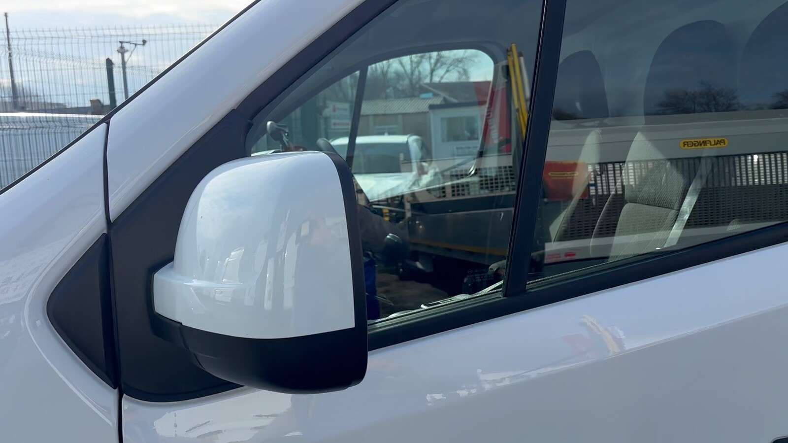 2021 NISSAN NV300 2021 NISSAN NV300