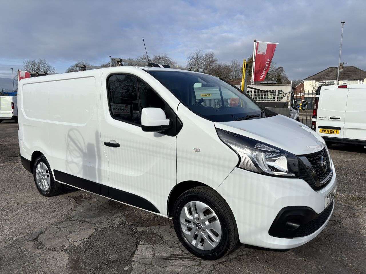 A 2021 NISSAN NV300 2.0 dCi 28 Tekna Panel Van 4dr Diesel Manual L1 H1 Euro 6 (120 ps) ROOF RAC A 2021 NISSAN NV300 2.0 dCi 28 Tekna Panel Van 4dr Diesel Manual L1 H1 Euro 6 (120 ps) ROOF RAC