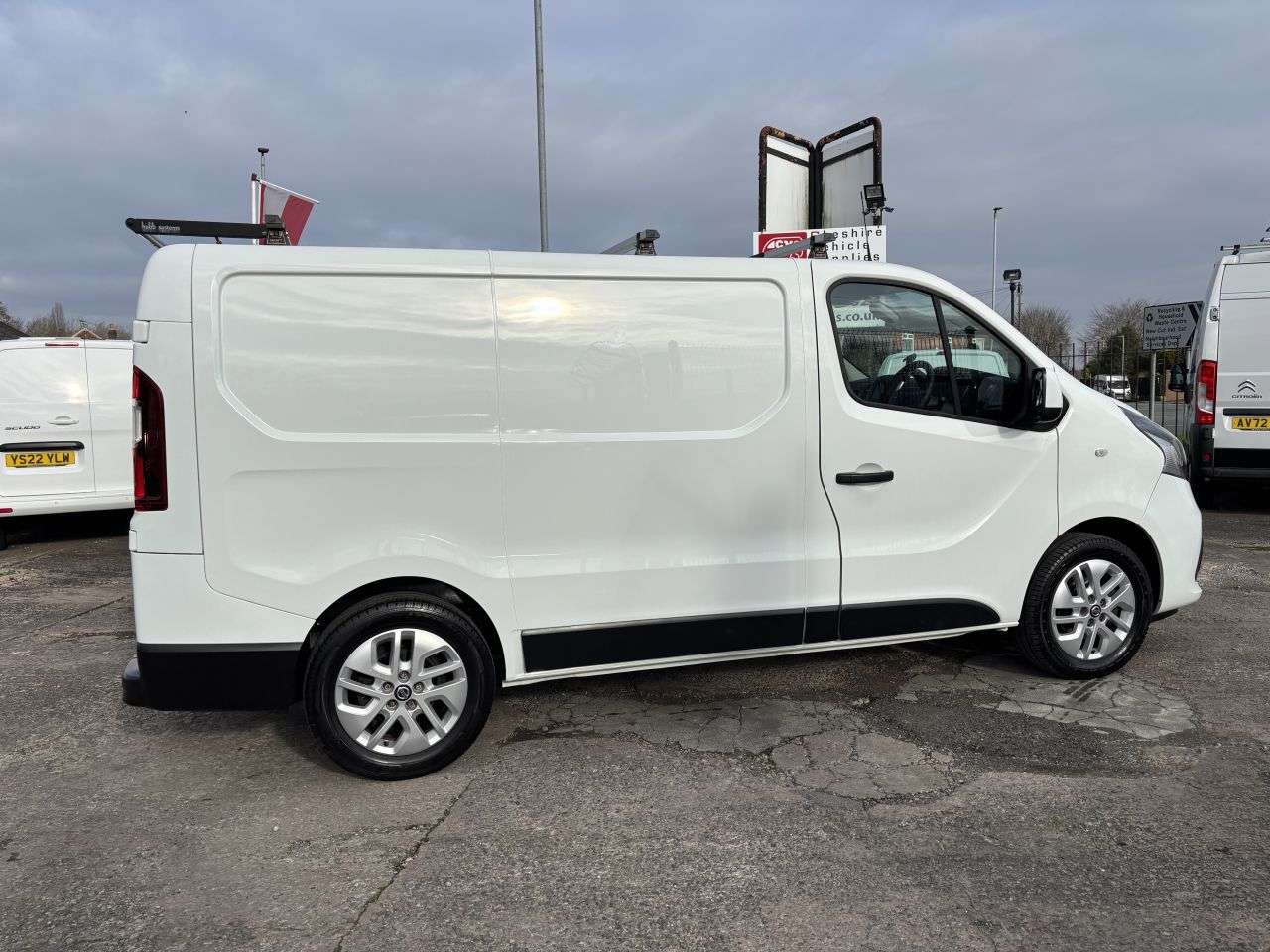 2021 NISSAN NV300 2021 NISSAN NV300