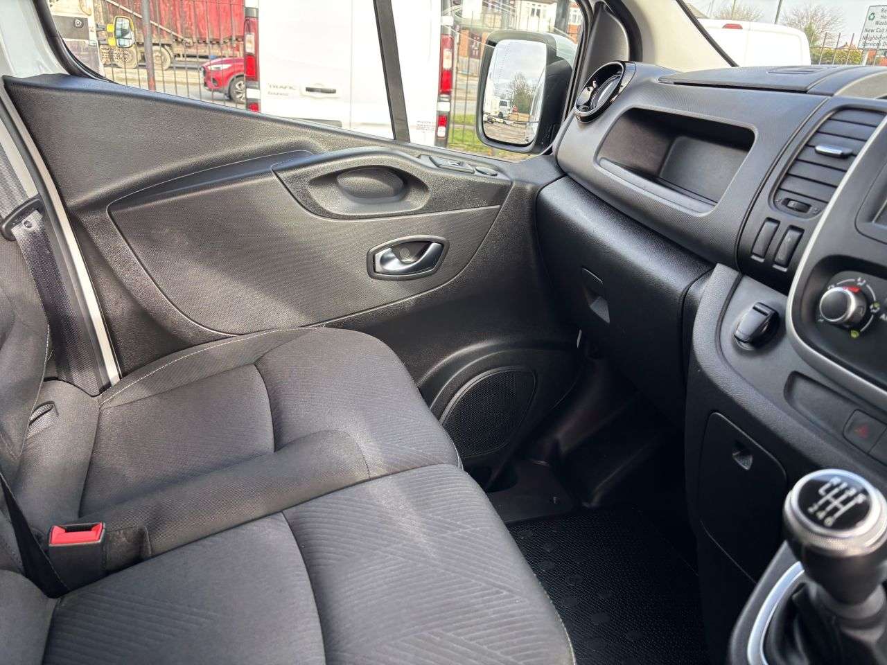 2021 NISSAN NV300 2021 NISSAN NV300