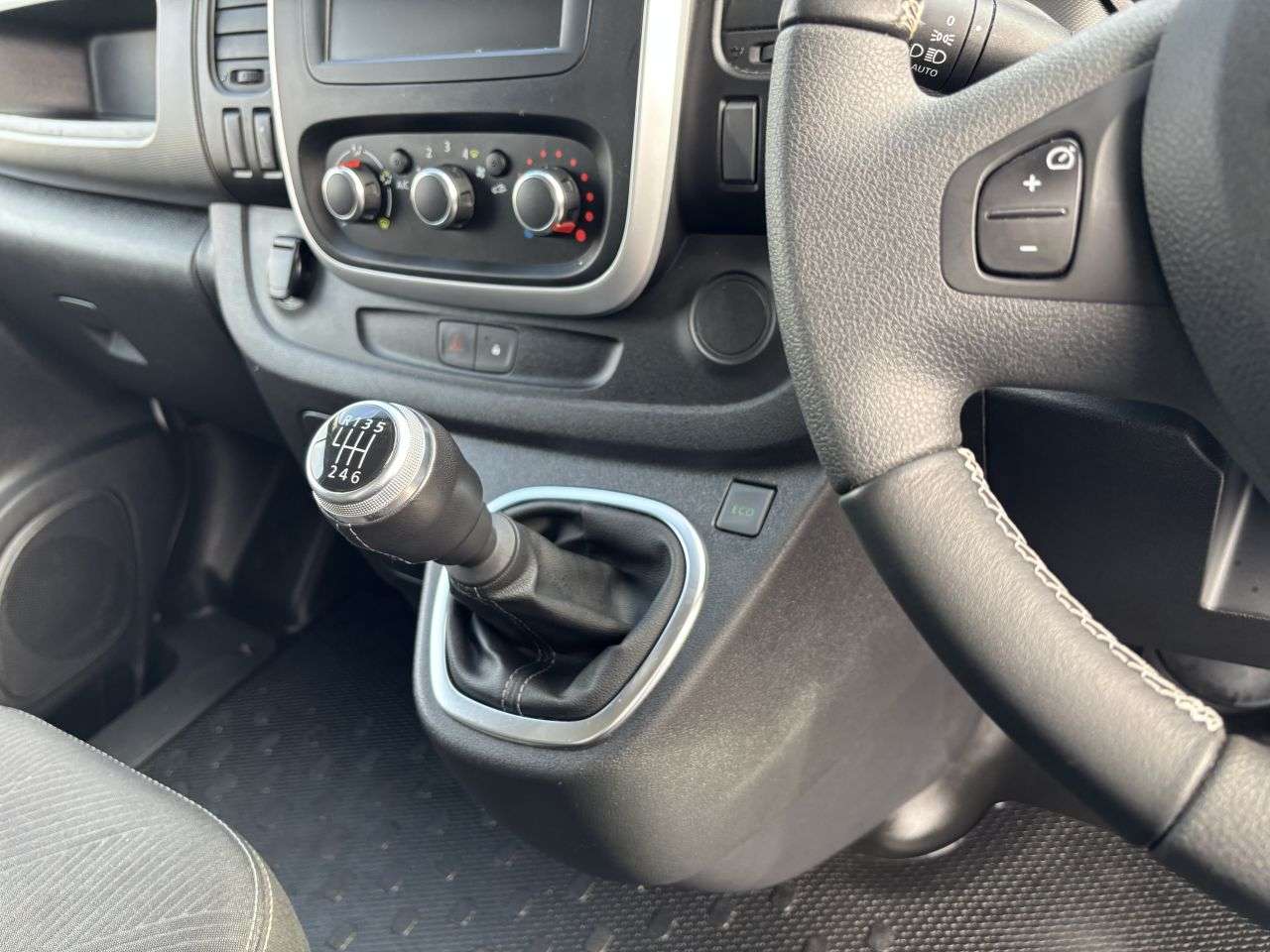 2021 NISSAN NV300 2021 NISSAN NV300