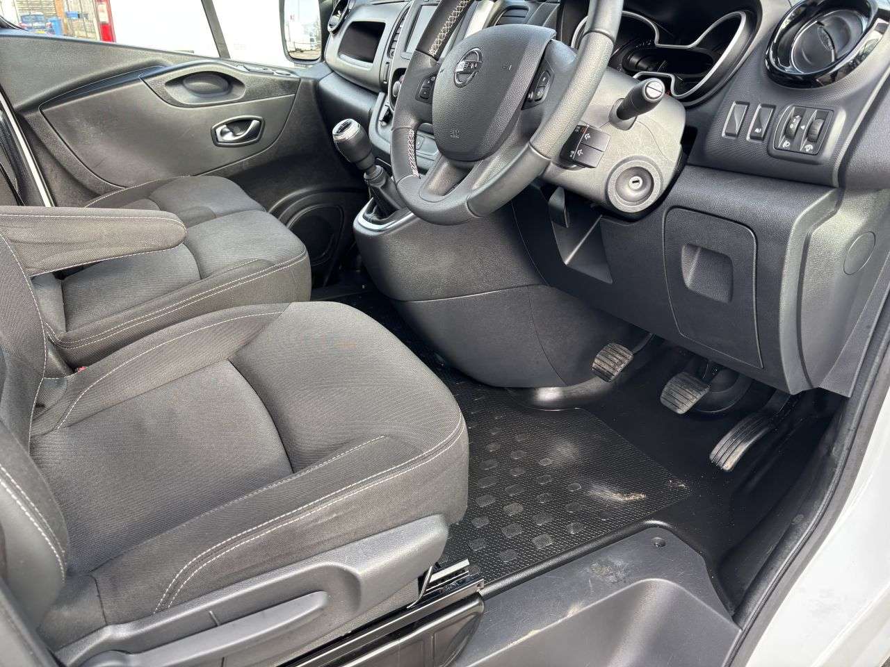 2021 NISSAN NV300 2021 NISSAN NV300