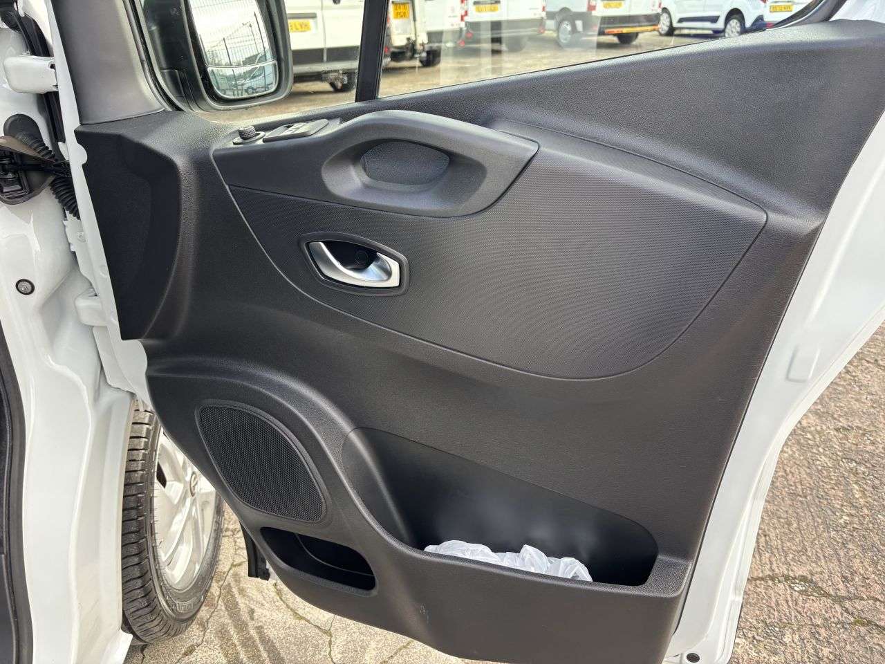 2021 NISSAN NV300 2021 NISSAN NV300