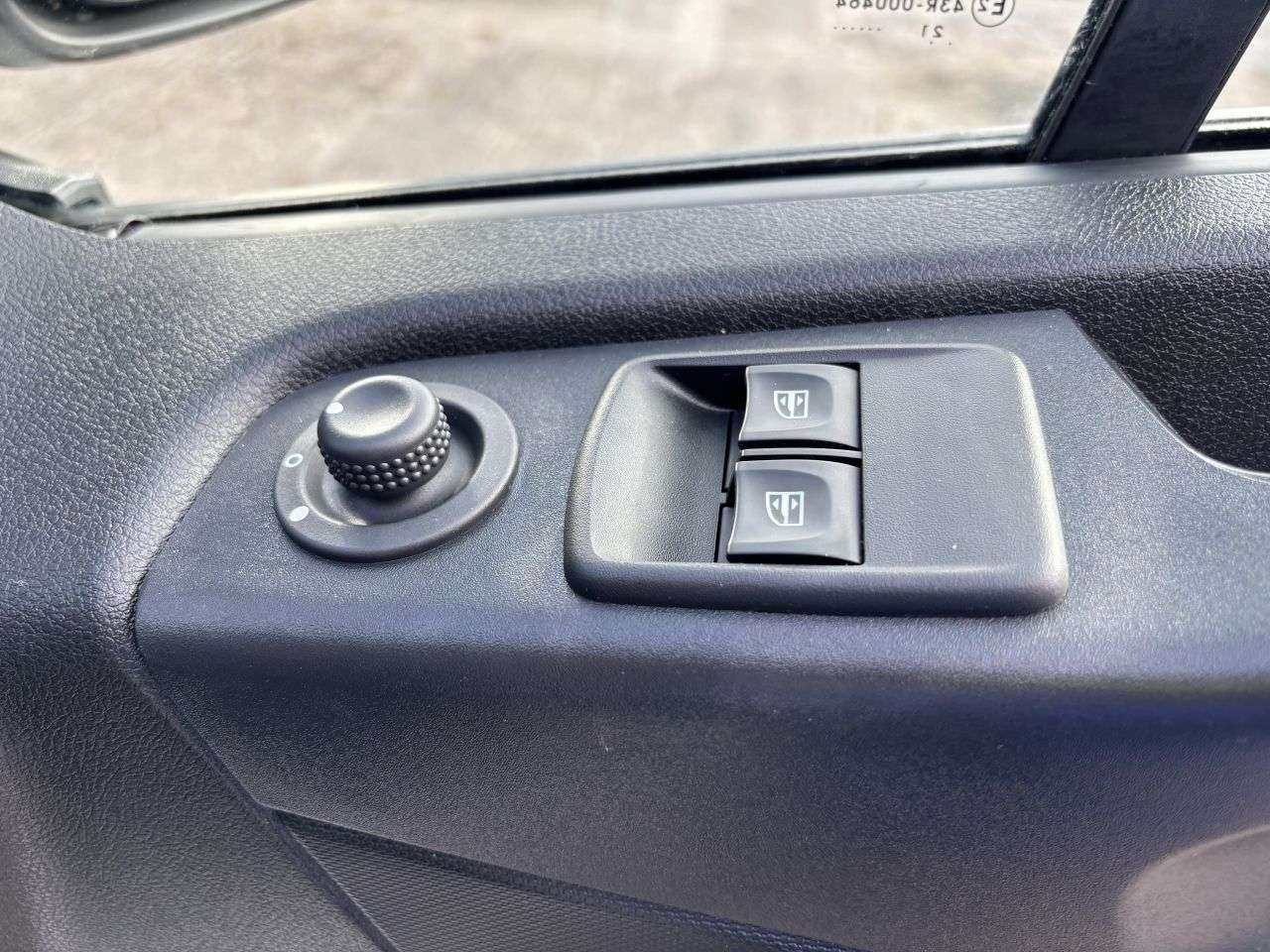 2021 NISSAN NV300 2021 NISSAN NV300