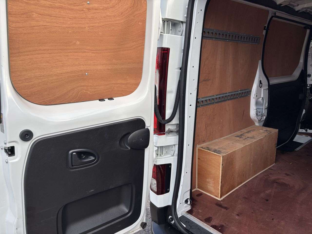 2021 NISSAN NV300 2021 NISSAN NV300