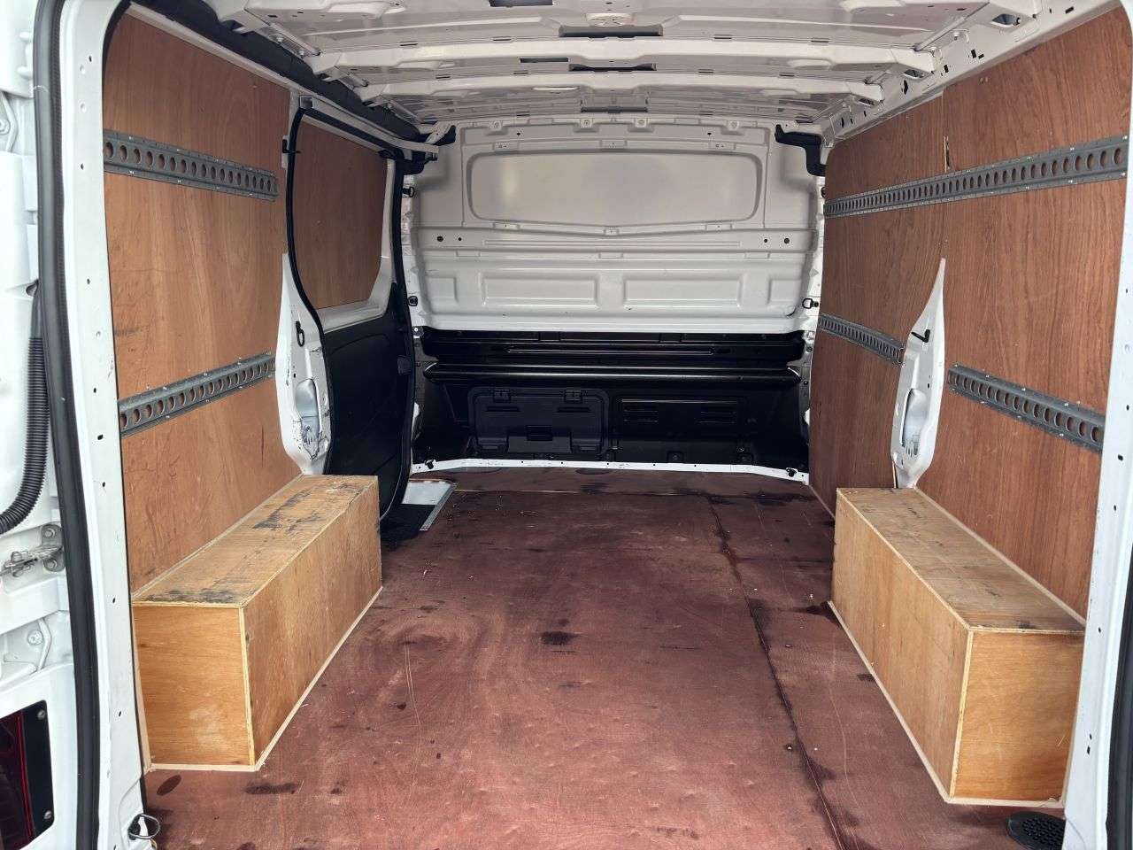 2021 NISSAN NV300 2021 NISSAN NV300