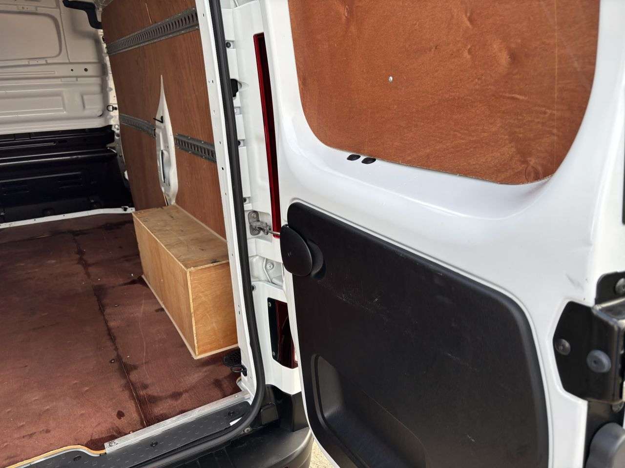 2021 NISSAN NV300 2021 NISSAN NV300