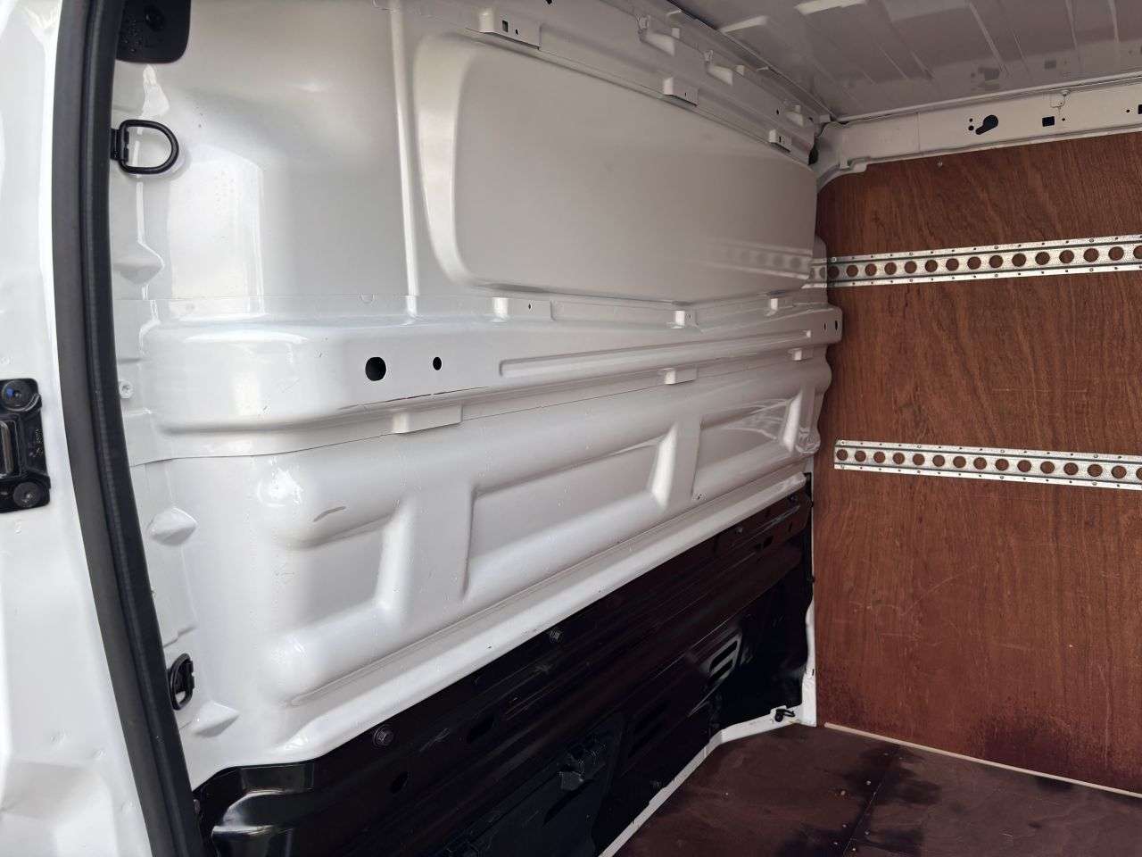 2021 NISSAN NV300 2021 NISSAN NV300