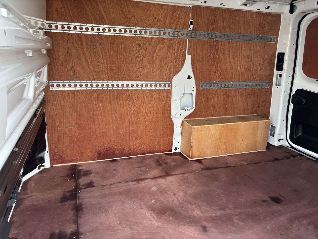 2021 NISSAN NV300 2021 NISSAN NV300