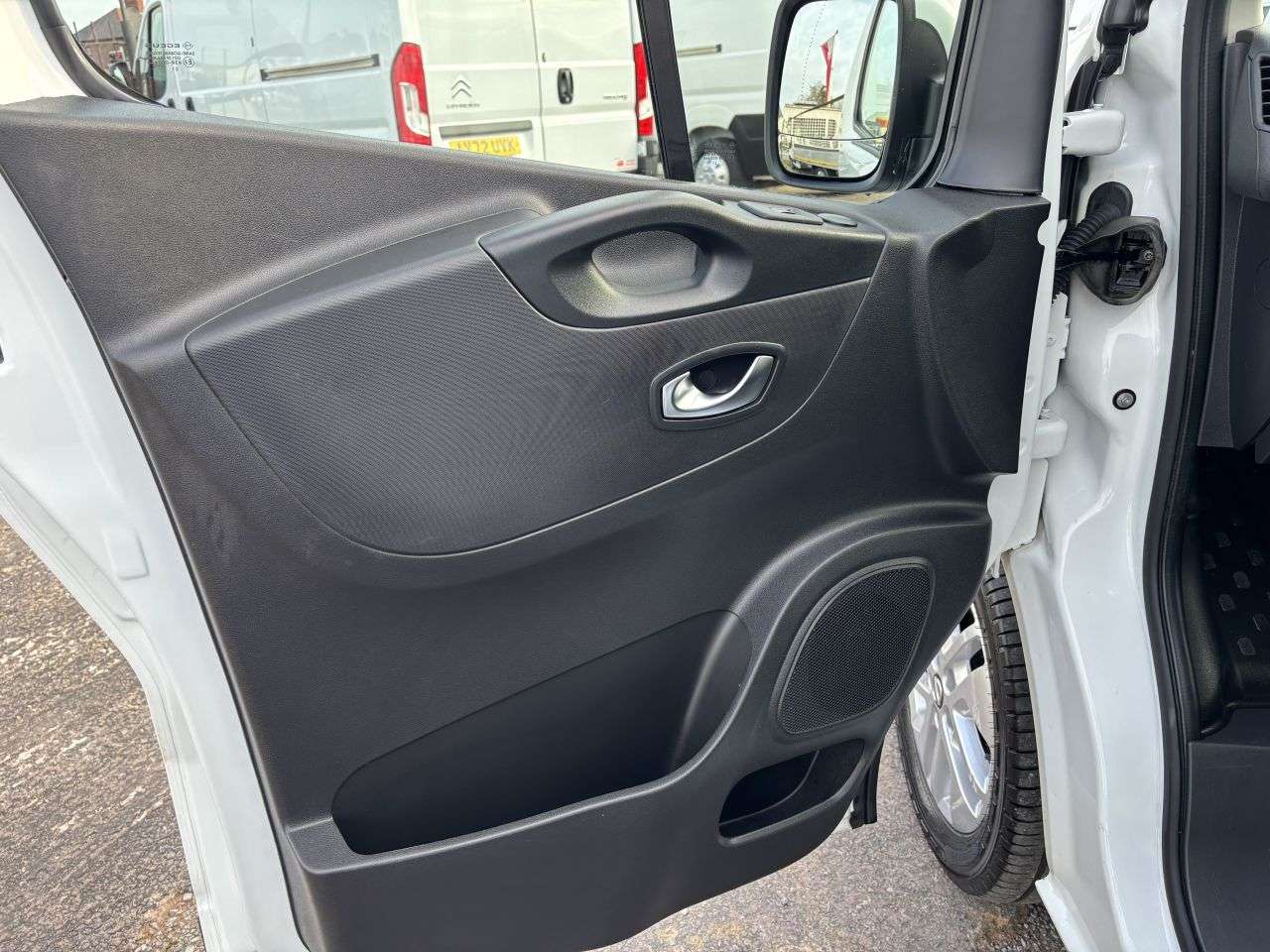 2021 NISSAN NV300 2021 NISSAN NV300