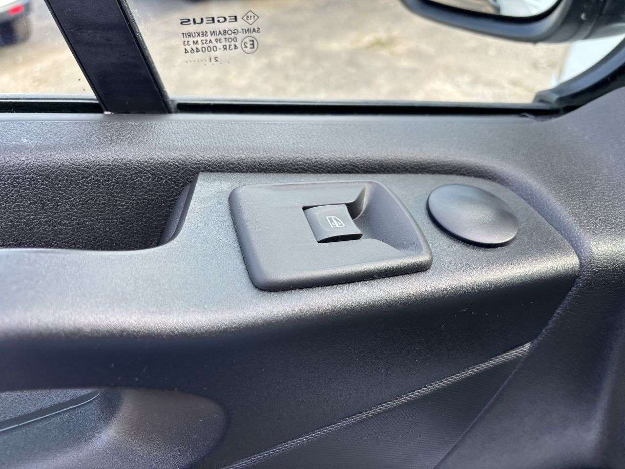 2021 NISSAN NV300 2021 NISSAN NV300