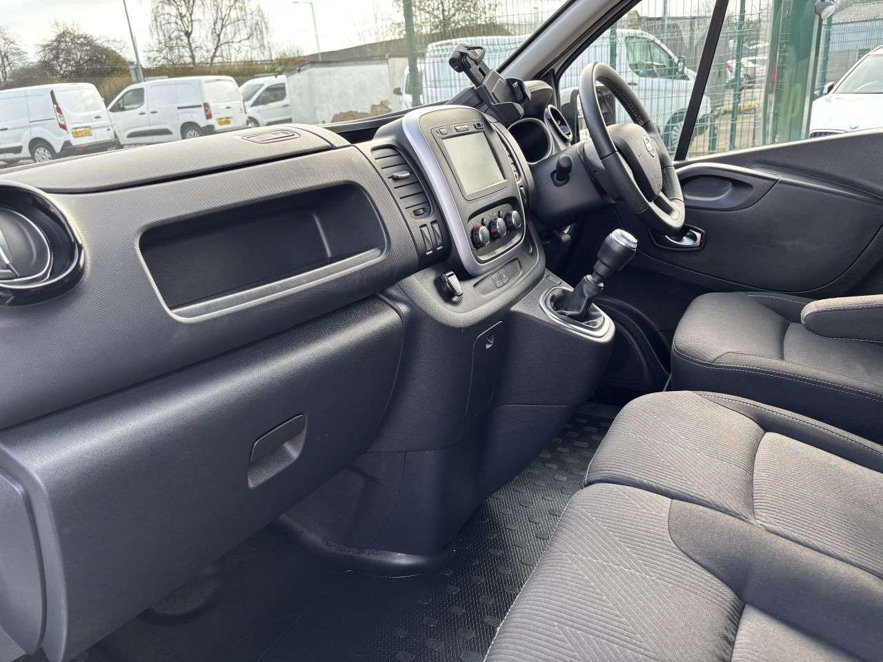 2021 NISSAN NV300 2021 NISSAN NV300